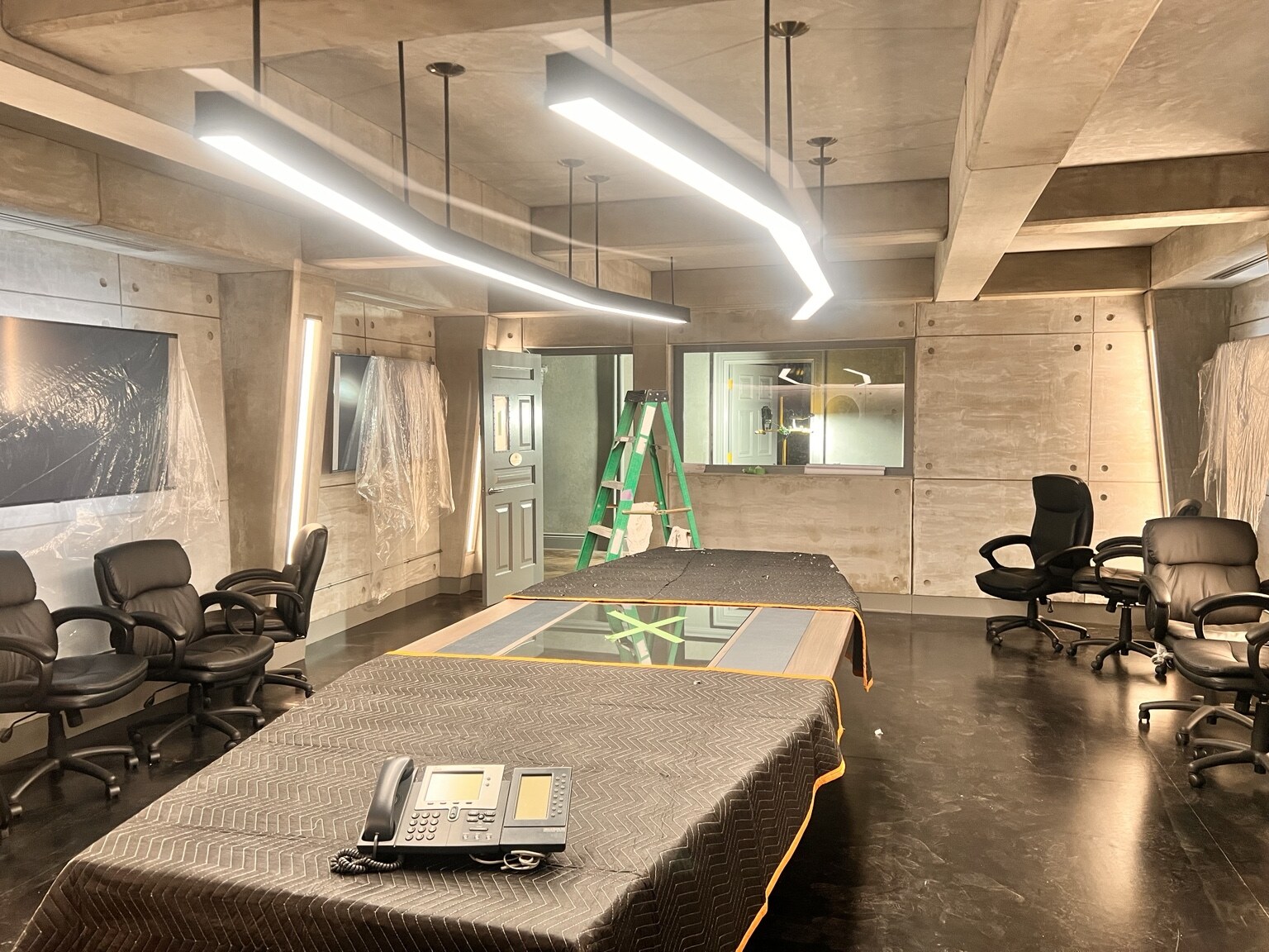 Conference-room set with suspended linear fixtures